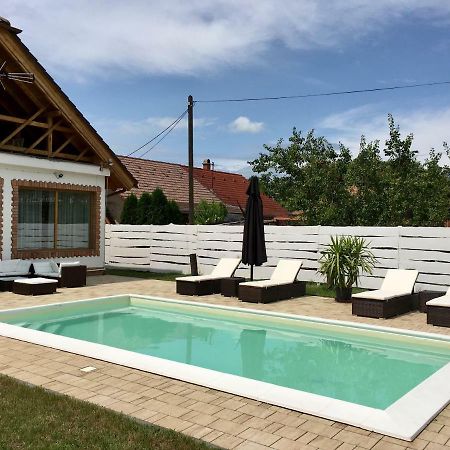 Villa Maximilian Balatonkeresztúr Zewnętrze zdjęcie