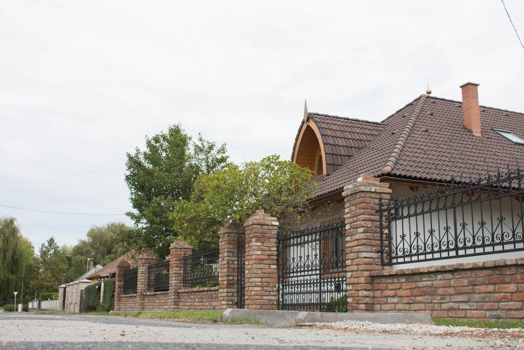 Villa Maximilian Balatonkeresztúr Zewnętrze zdjęcie